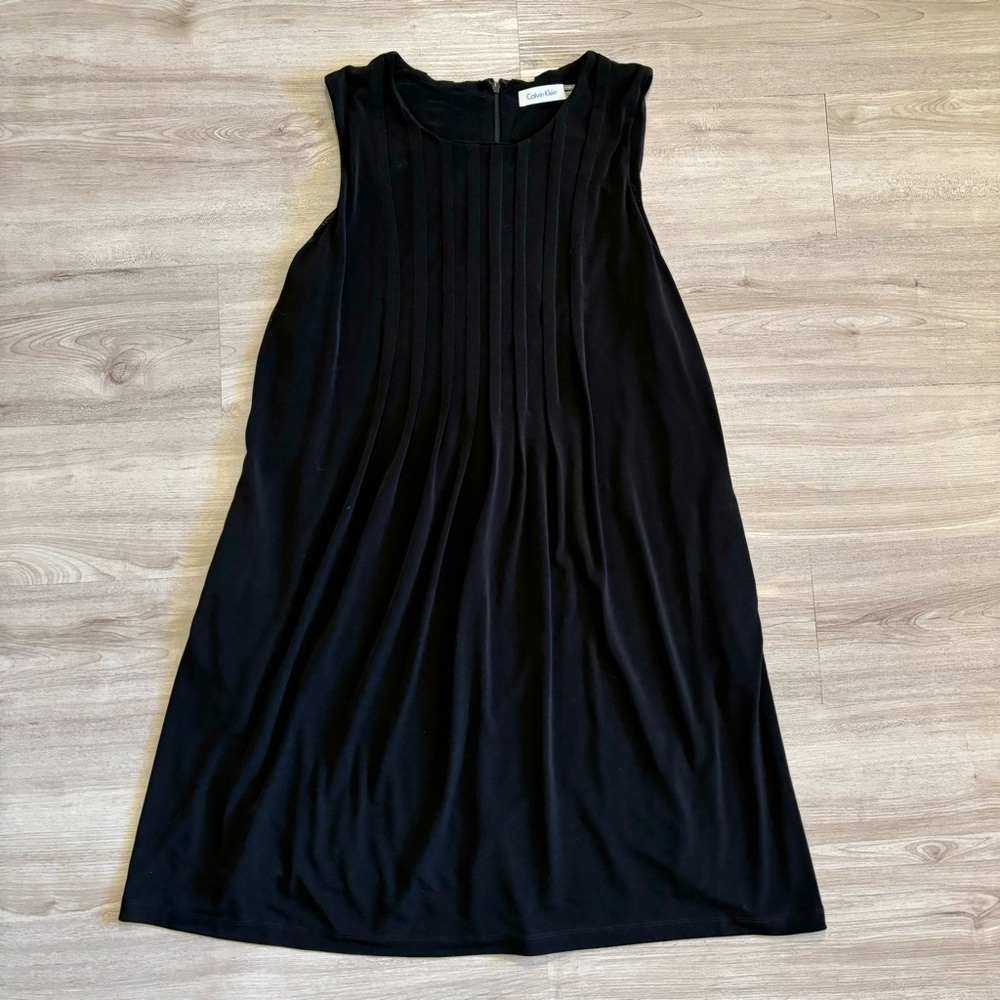 Calvin Klein Swing Dress Women Size 6 Black Sleeveless Stretch Lined Zip Pleated